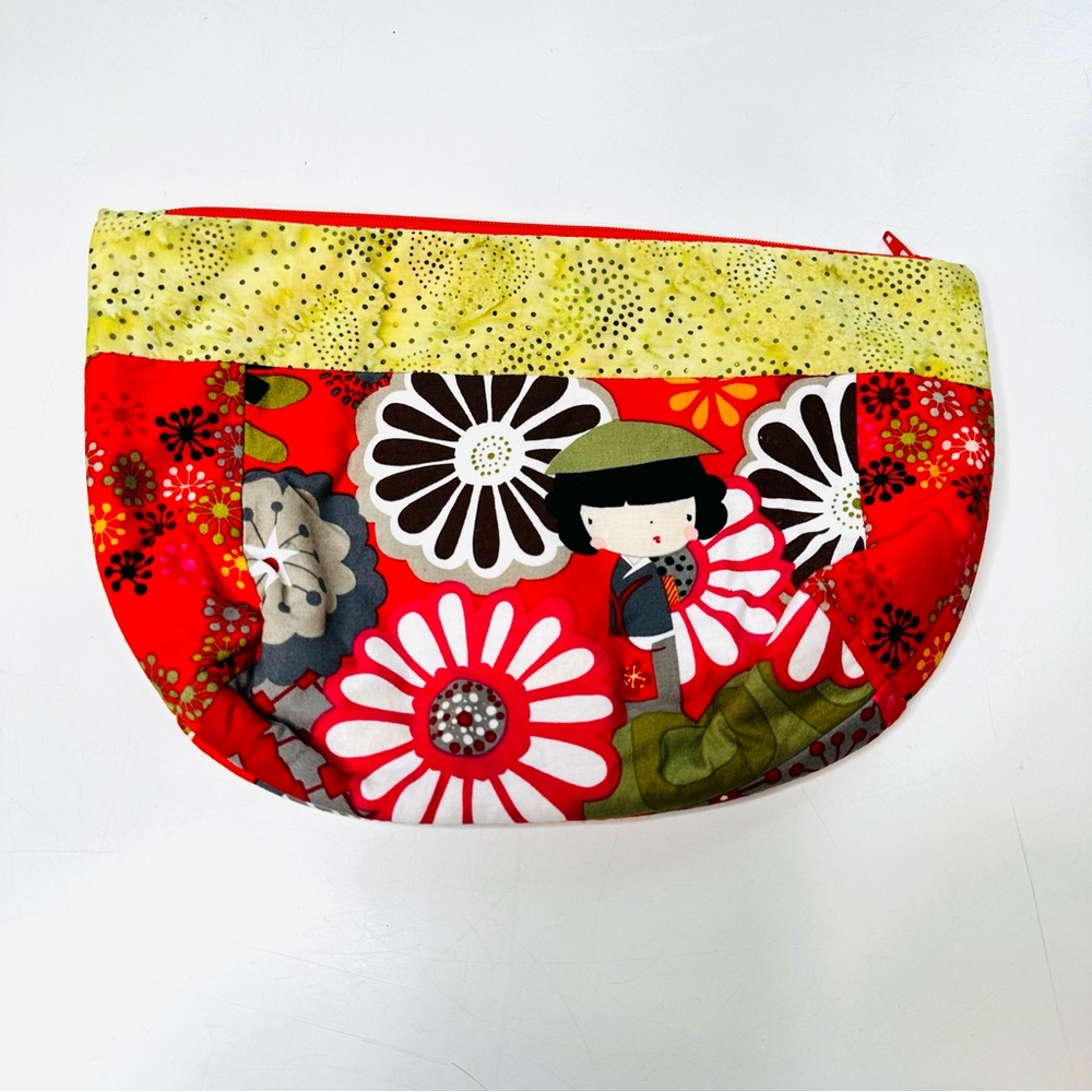 New! Kaori Kokeshi cosmetic bag - Picture 2 of 5